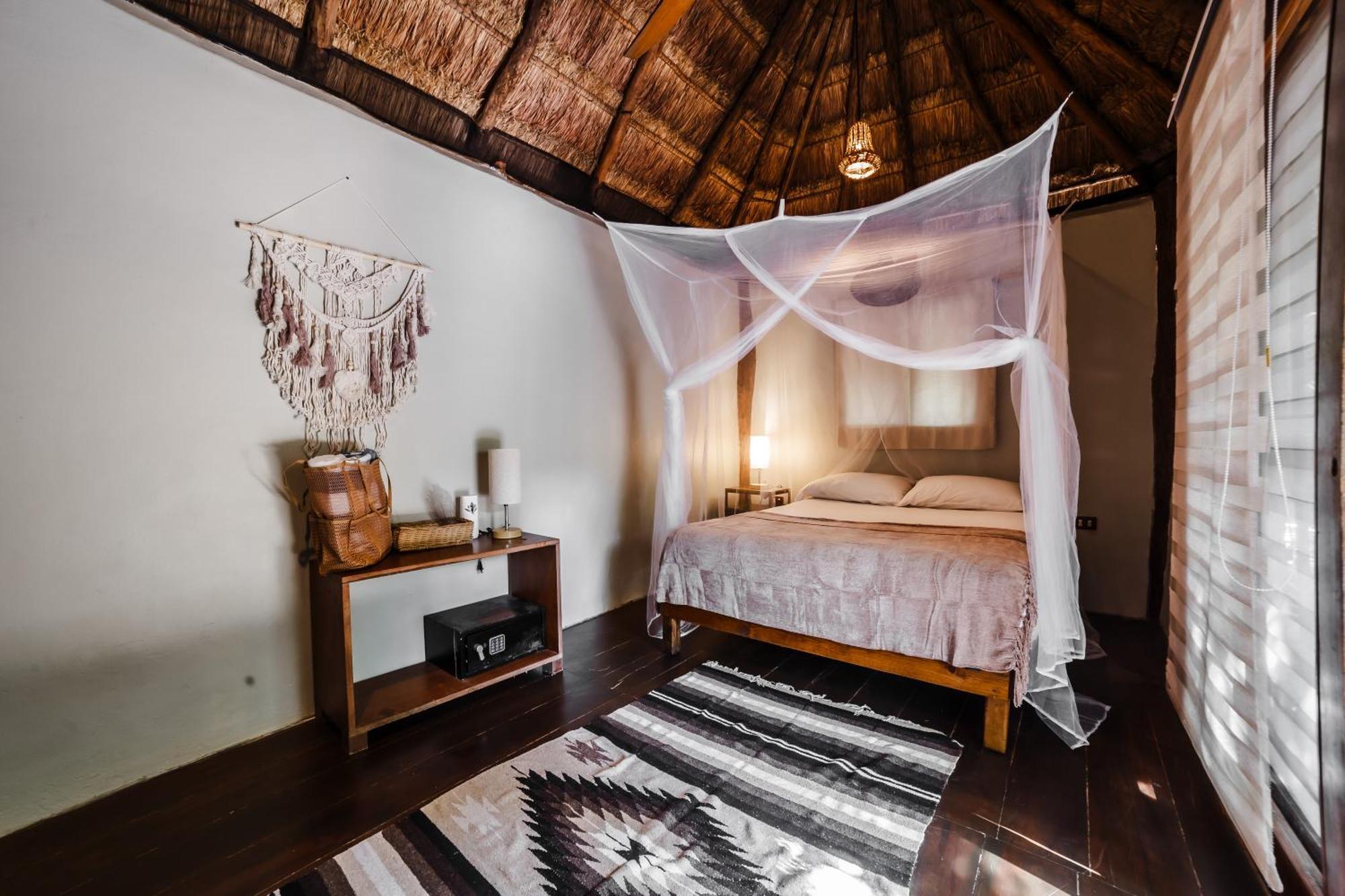 Eco Banitas Hotel *